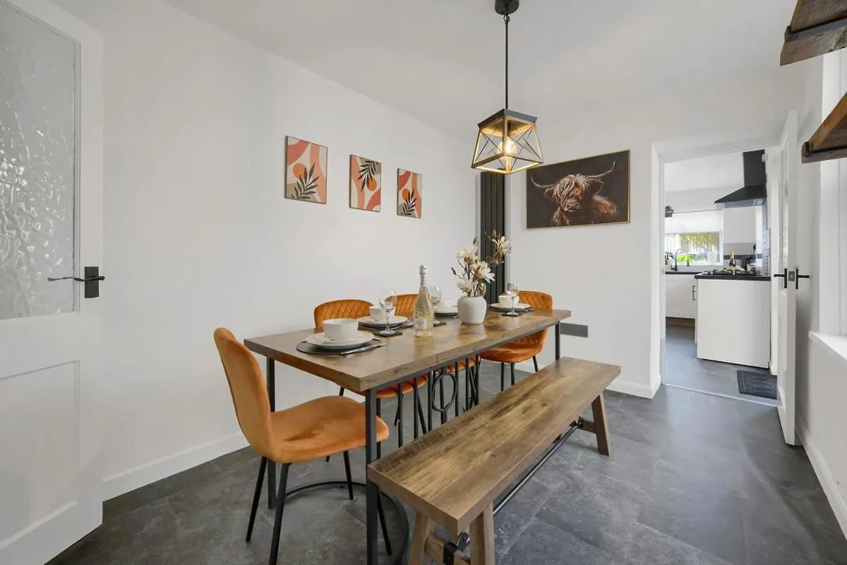 Central & Chic - Huge Home - Free Wifi & Parking Cardiff United Kingdom