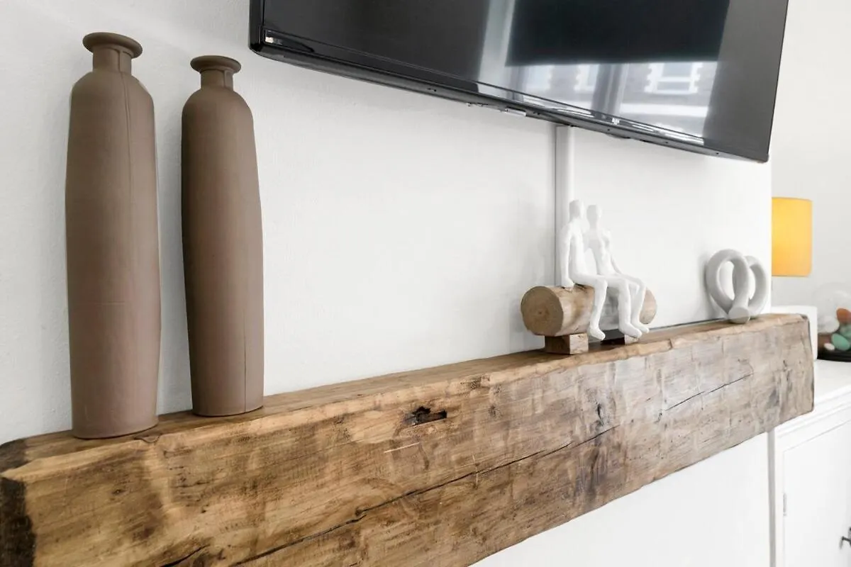 Central & Chic - Huge Home - Free Wifi & Parking Cardiff