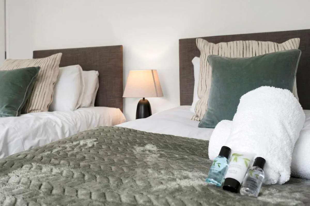Holiday home Central & Chic - Huge Home - Free Wifi & Parking Cardiff