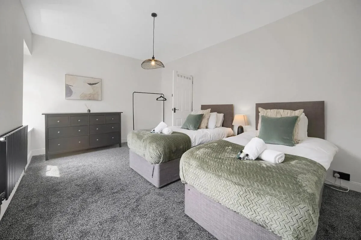 Holiday home Central & Chic - Huge Home - Free Wifi & Parking Cardiff United Kingdom