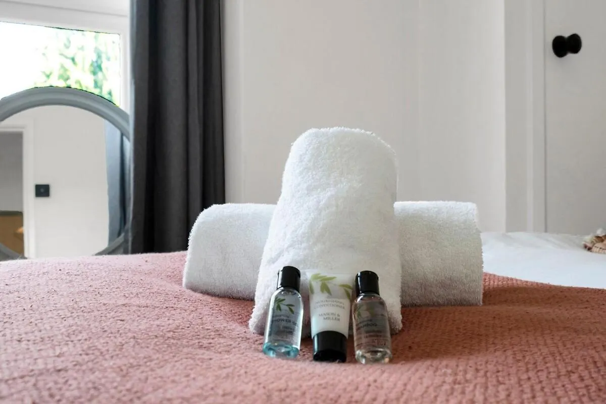 Holiday home Central & Chic - Huge Home - Free Wifi & Parking Cardiff